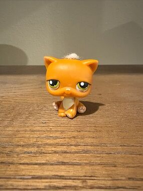 Orange Cat LPS Figurine with Green Eyes